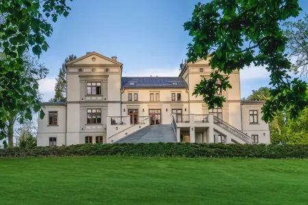 Pałac Warlity Отели в г. Грунвальд