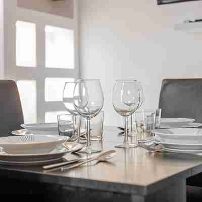 Urban Refuge in the Heart of the Marsh 1BDR - 3P Dining/Meeting Rooms