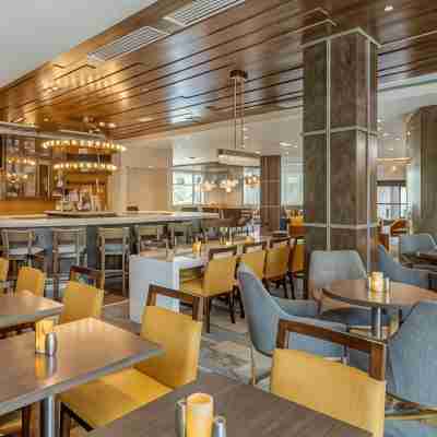 DoubleTree by Hilton Charleston Riverview Dining/Meeting Rooms