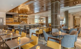 Cambria Hotel Charleston Riverview