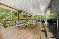 Stylish Lakefront Home on Beaver Lake in Beautiful Northwest Arkansas!