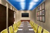 Holiday Inn Express & Suites Heath - Newark Hotels in Granville