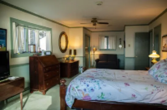 Nancy’s Touch, A Waterfront Paradise!