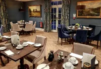 Donnington Grove - breakfast