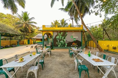 Whoopers Hostel Anjuna, Goa Отели рядом с достопримечательностью «Tantra Rock Cliff»
