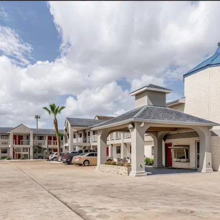 Summit Inn - Houston Medical Center - NRG Park Отели рядом с достопримечательностью «Остановка скоростного трамвая Museum District»