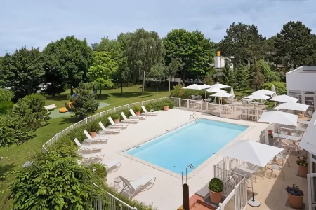 Novotel Amiens Pôle Jules Verne Отели в г. Корби