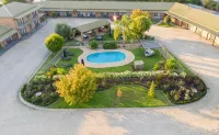 Statesman Motor Inn - Pools