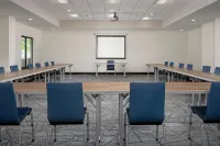 Holiday Inn Express & Suites Knoxville-Clinton