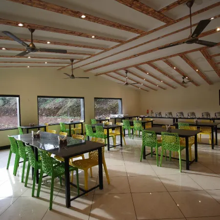 Khushi Riverside Resort & Spa Отели в г. Авакали
