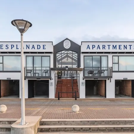 Esplanade Apartments Отели рядом с достопримечательностью «Пляж Tunnel»