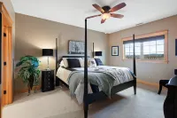 Luxurious Retreat - Elevator, Fireplace, Balcony, BBQ Area Hotels in Coeur d'Alene