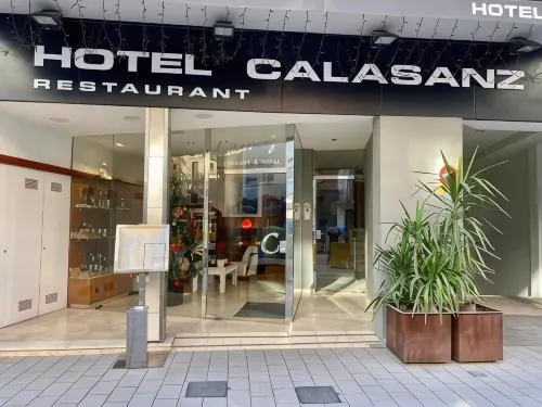 Hotel Calasanz فنادق في مولاينس دي ري