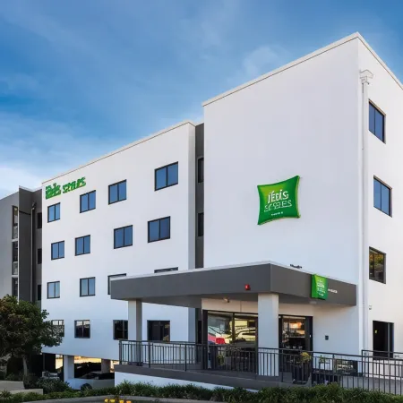 Ibis Styles the Entrance