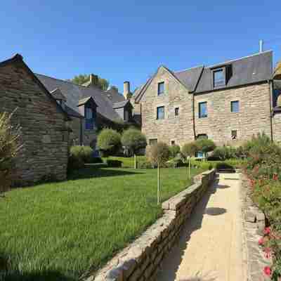 Manoir Des Douets Fleuris Hotel Exterior