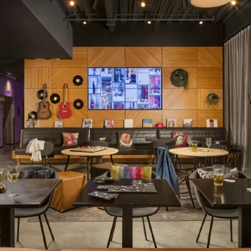 Moxy York Отели рядом с достопримечательностью «Монастырь-музей Бар»