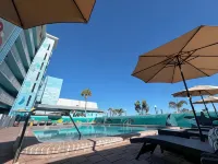 Lani Kai Island Resort - Pools