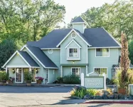 Baechtel Creek Inn Hotels near Cipher Hunt Statue