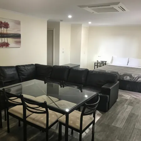 Sportsmans Motor Inn