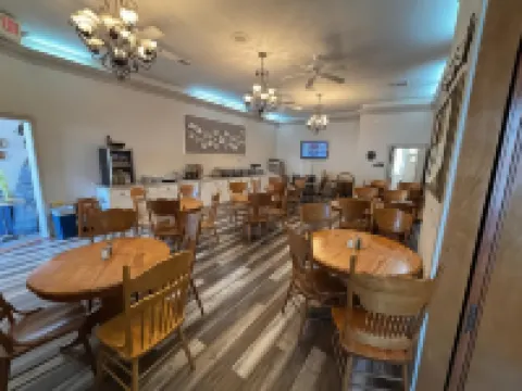 Hermann Crown Suites