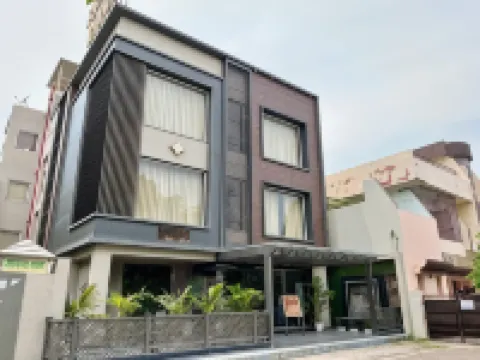 Royal Livin Các khách sạn gần Đền Khỉ (Đền Durga)