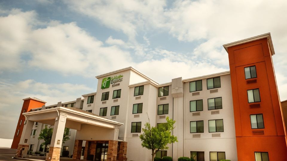 Holiday Inn Express & Suites Norfolk by IHG