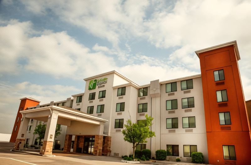 Holiday Inn Express & Suites Norfolk by IHG