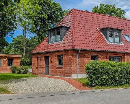 Seapoint Hotels in Tating