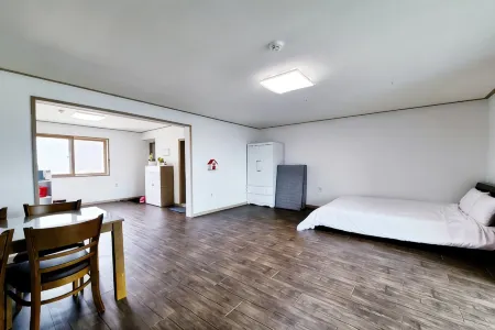 Ganghwado the Noeul Pension Отели рядом с достопримечательностью «Dongmak Beach»