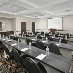 هامبتون إن آند سويتس توبيلو/ بارنس كروسينج