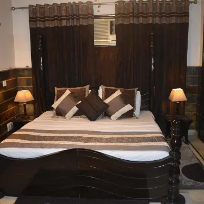 Megha Homestay Hotels near Hazrat Nizamuddin Station