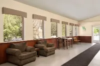 Travelodge by Wyndham Guernsey Hotel a Guernsey