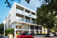 Oktober Downtown Boutique Hotel Hotel in zona Anthony Quinn Bay