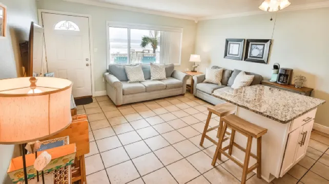 Breathtaking Gulf Views and Upscale Decor - Charming Coastal Getaway