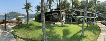 Beautiful House 5 Suites by the beach in Portogalo