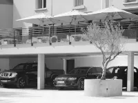 You Hotel de France Valence - Handwritten Collection - parking