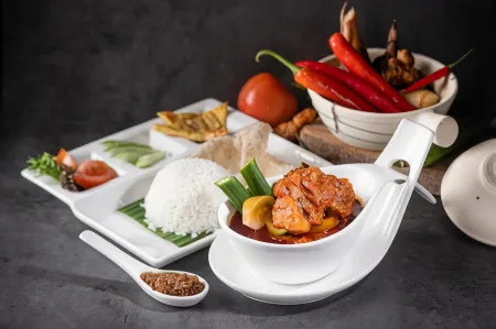 Holiday Inn Express & Suites Johor Bahru Отели рядом с достопримечательностью «Bangunan Sultan Ibrahim»