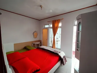 Iren's Homestay Hotel dekat Pusat Dokumentasi dan Informasi Kebudayaan Minangkabau