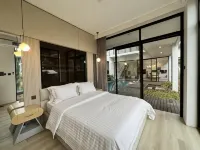 Villa Istana Bunga Amethyst V-89 5 Bedroom With Private Pool and Karaoke Set Hotels in Jambudipa