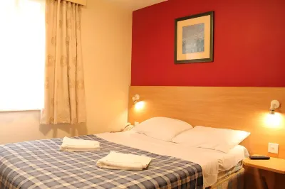 Colliers Hotel Hotels near Daily Telegraph