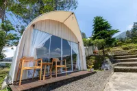 Fortune Glamping Hotels in Garung