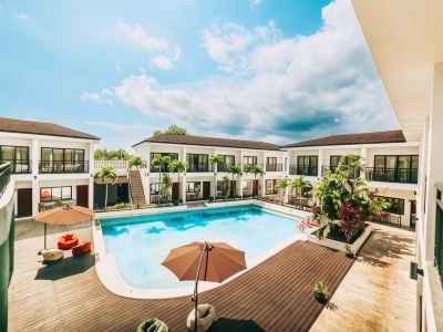 Holabay Resort