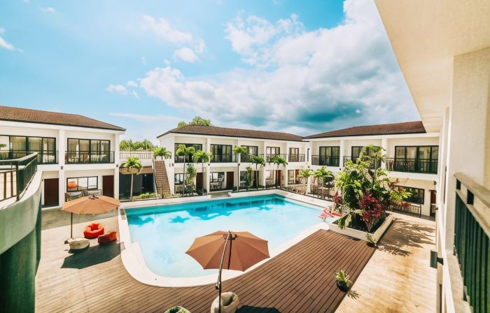 Holabay Resort