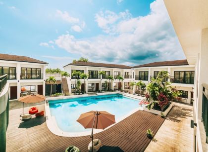 Holabay Resort
