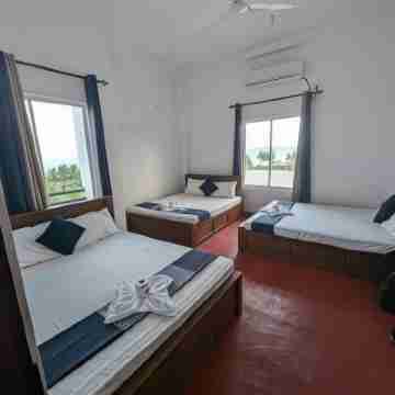 Trinco Star Hotel Rooms