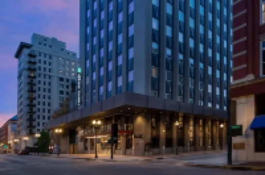 Embassy Suites by Hilton Knoxville Downtown Hôtels à : 