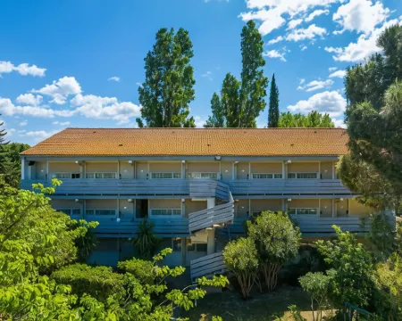 นออแมย์สอาร์เลส โรงแรมในอาร์ล