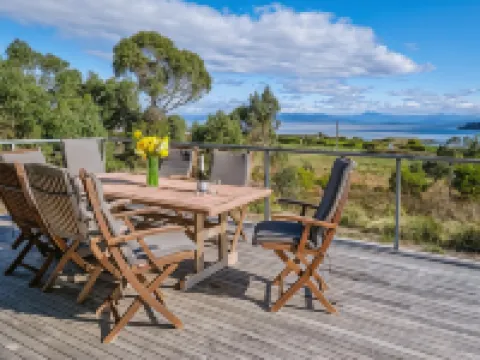 Bruny Island Escapes and Hotel Bruny Hotels in Alonnah