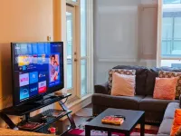 Stylish Cozy 1Bedroom Condo in Square one centre
