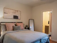 Charming 3-bedroom cottage with WiFi and AC in delightful downtown Guthrie Hotels in Guthrie